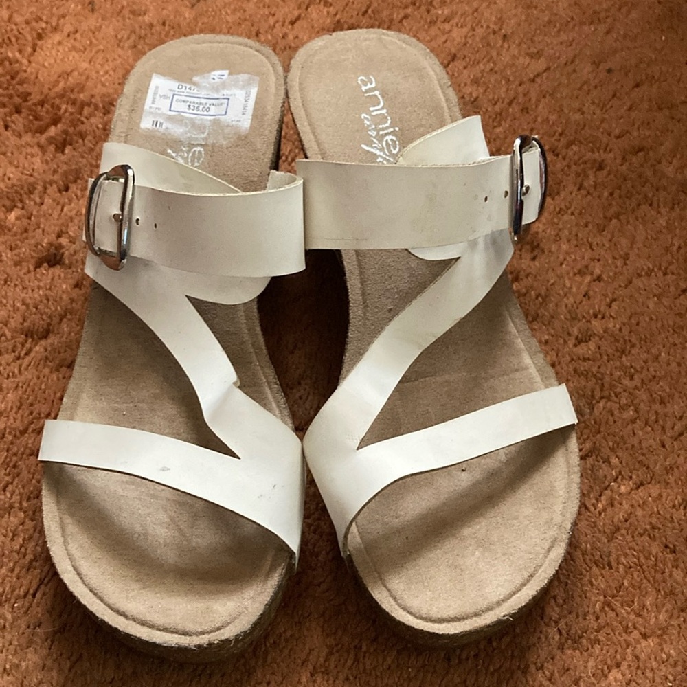 Size 7 1/2w all man made material very comfortable color white